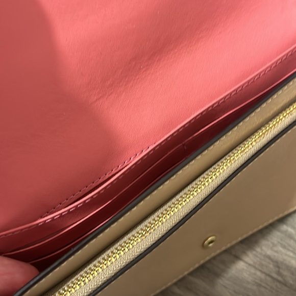 COACH CLUTCH CROSSBODY IN SIGNATUREE JACQUARD WITH STRIPES IN CREAM AND PINK - Picture 7 of 9